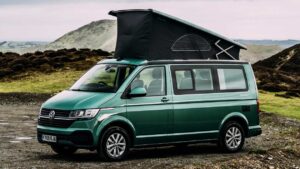 Volkswagen-California-vs-Ferrari-California.jpg