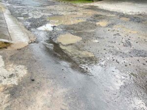 83 % vairuotojų moka iš savo kišenės už duobių padarytą
