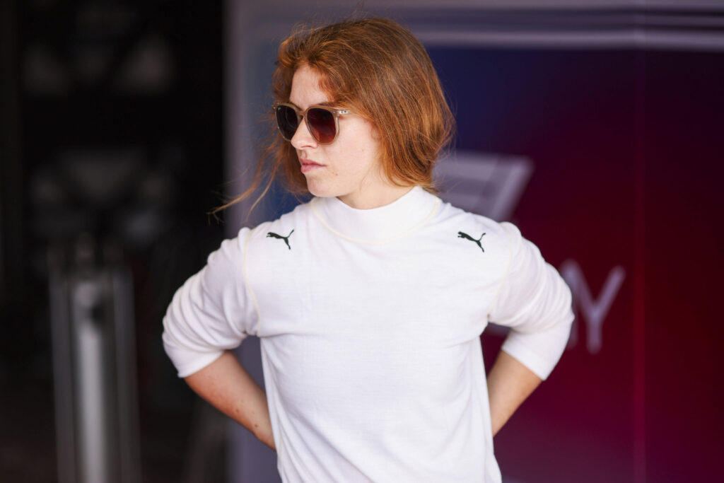 2025 m. F1 akademijos sudėtis: Courtney Crone į Haas