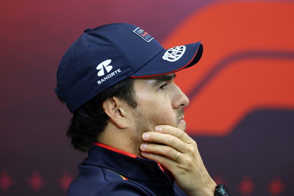 Jensonas Buttonas paskelbia nuosprendį dėl Sergio Perezo ateities