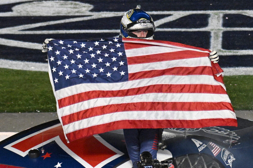 NASCAR pionierių, kurie tarnavo JAV kariuomenėje, pagerbimas