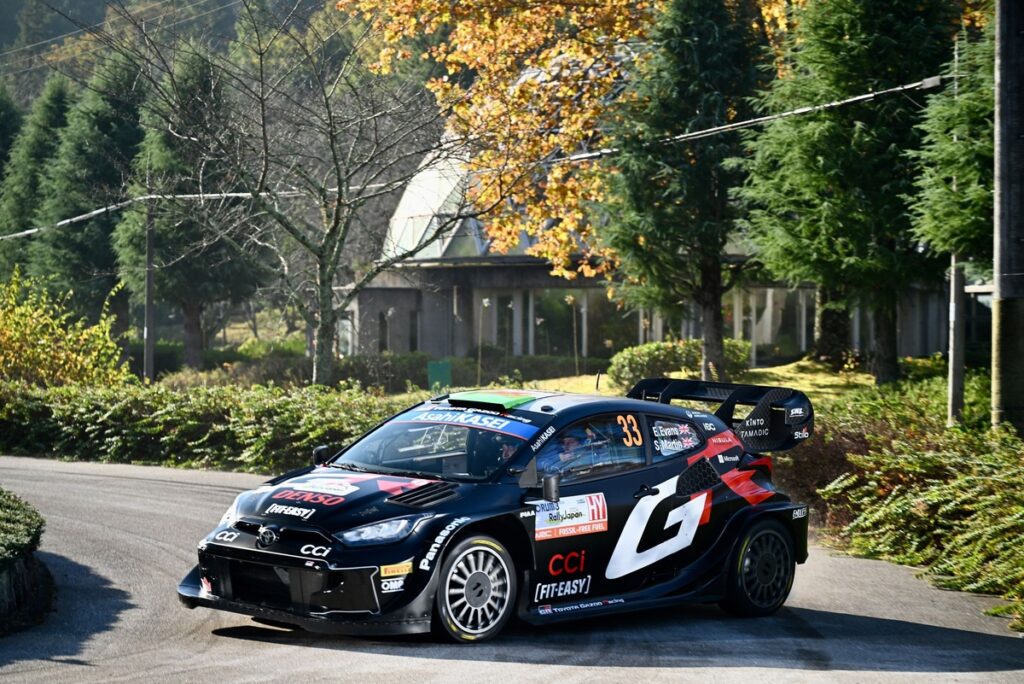 Neuville'ui kyla problemų dėl galios, nes Evansas pretenduoja į lyderio