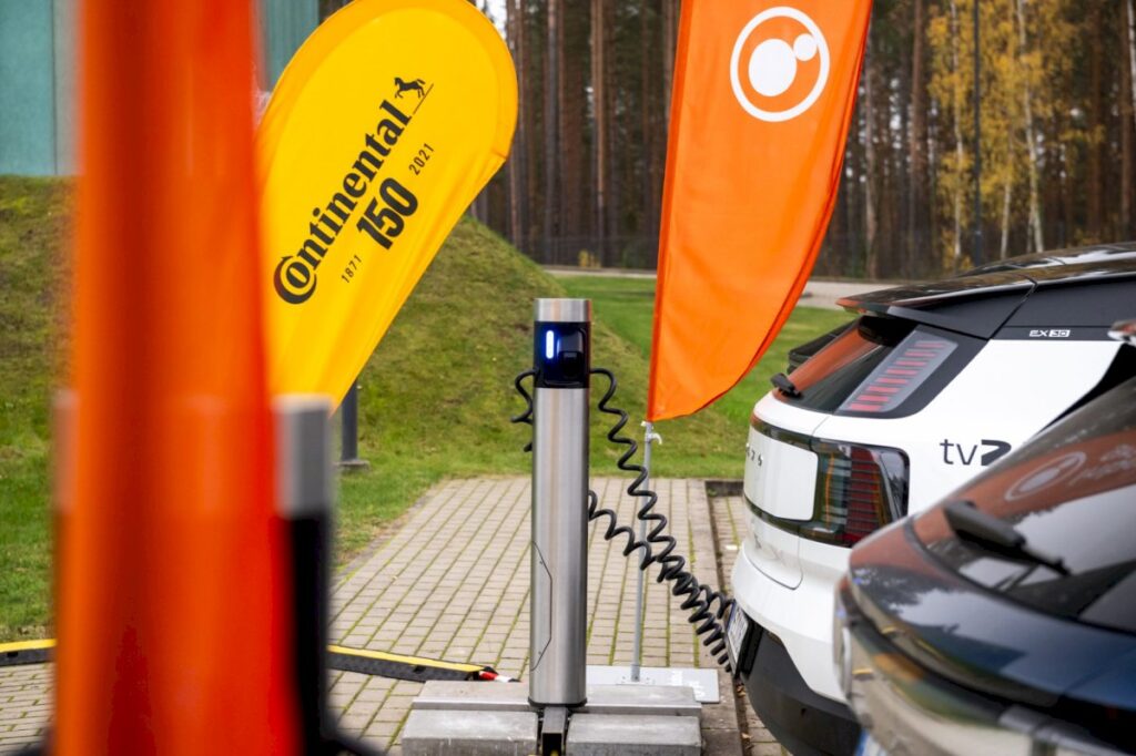 „Metų automobilis 2025“: elektromobilių maitinimosi ypatumai