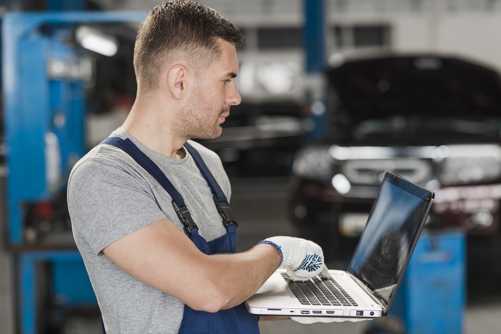 Įspėjamieji automobilio ženklai, kurių negalima ignoruoti