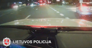 Mėginimas išvengti pareigūnų Vilniaus gatvėse baigėsi griežta nuobauda (video)