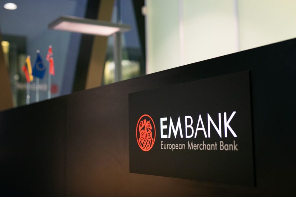„EMBank“ pradeda bendradarbiauti su „Europcar“