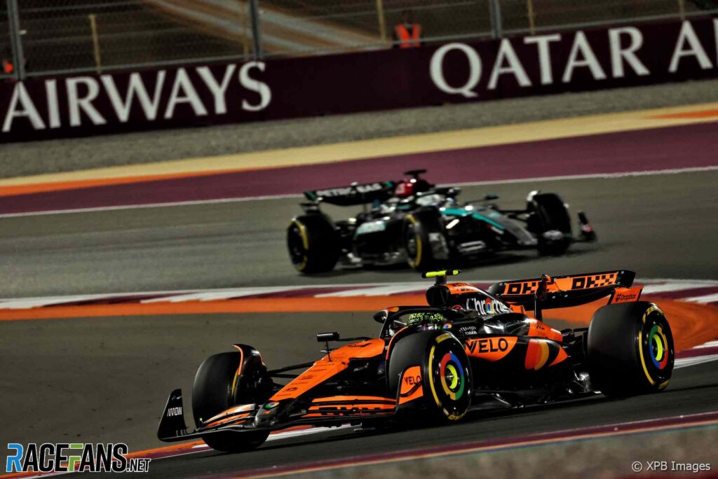 „McLaren“ rūko, bet Norriso 10 sekundžių „stop-go“ bauda atitiko precedentą