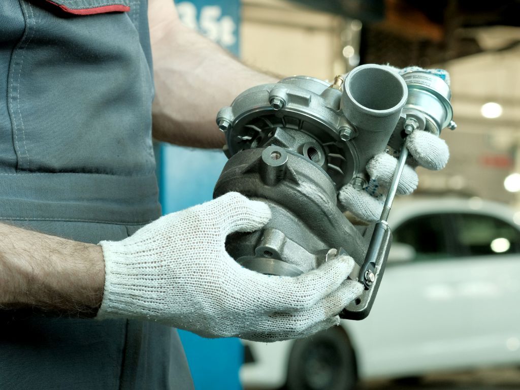 5 įrankiai, kuriuos reikia laikyti savo garaže turbokompresorių remontui –