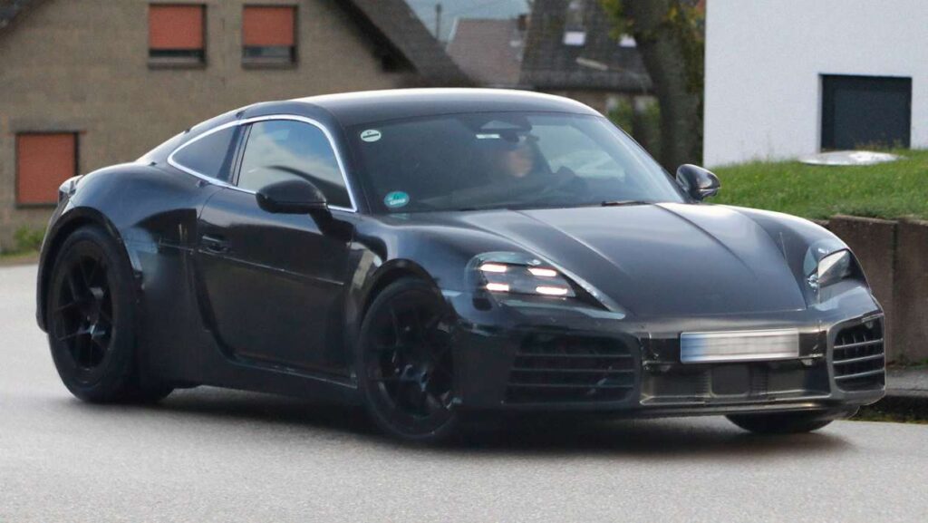 Elektrinis „Porsche Cayman“ šnipinėjo pirmą kartą
