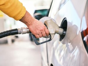 Įspėjimas apie degalų užterštumą britams – automobilių bendruomenė