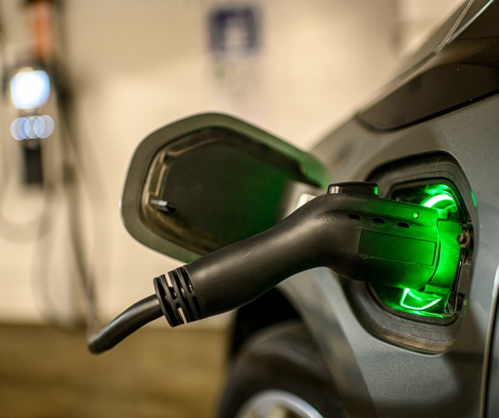 Ko tikėtis iš elektrinių transporto priemonių rinkos 2025 m. ir