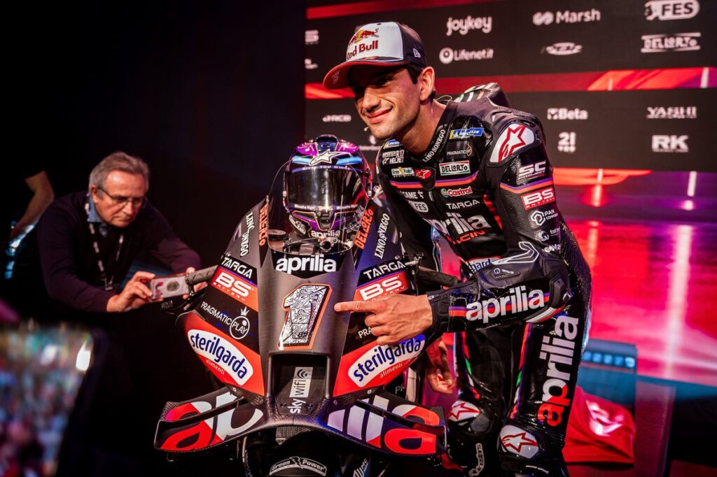 Kodėl Martinas yra dviašmenis kalavijas „Aprilia“ „MotoGP 2025“ lenktynėse