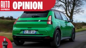 Perdirbtų automobilių pavadinimai, tokie kaip „Ford Capri“ ir „Renault 5“,