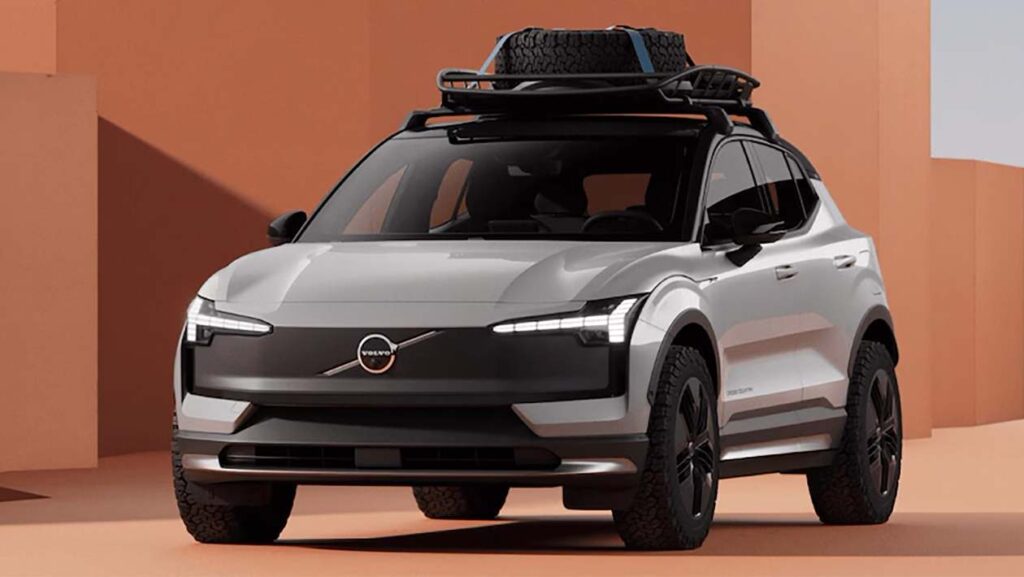 „Volvo EX30 Cross Country EV“ visureigis artėja prie vasaros pradžios