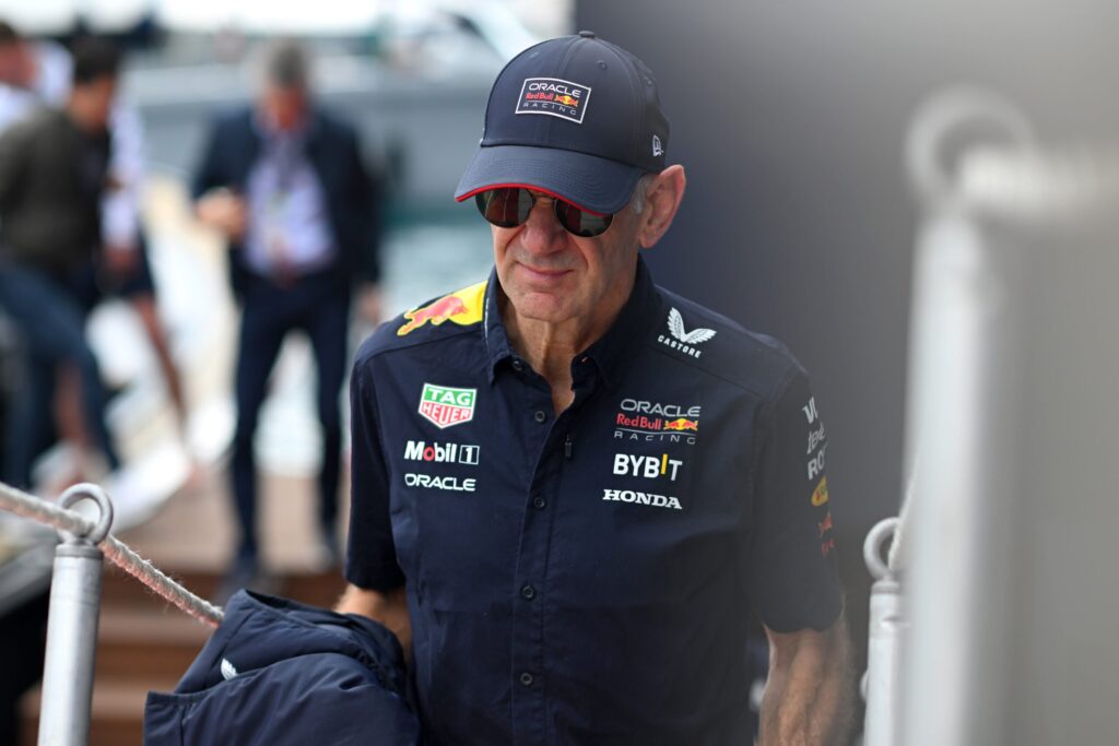 Adrianas Newey atskleidžia šansą dirbti su „Aston“ 2025 m. Automobiliu