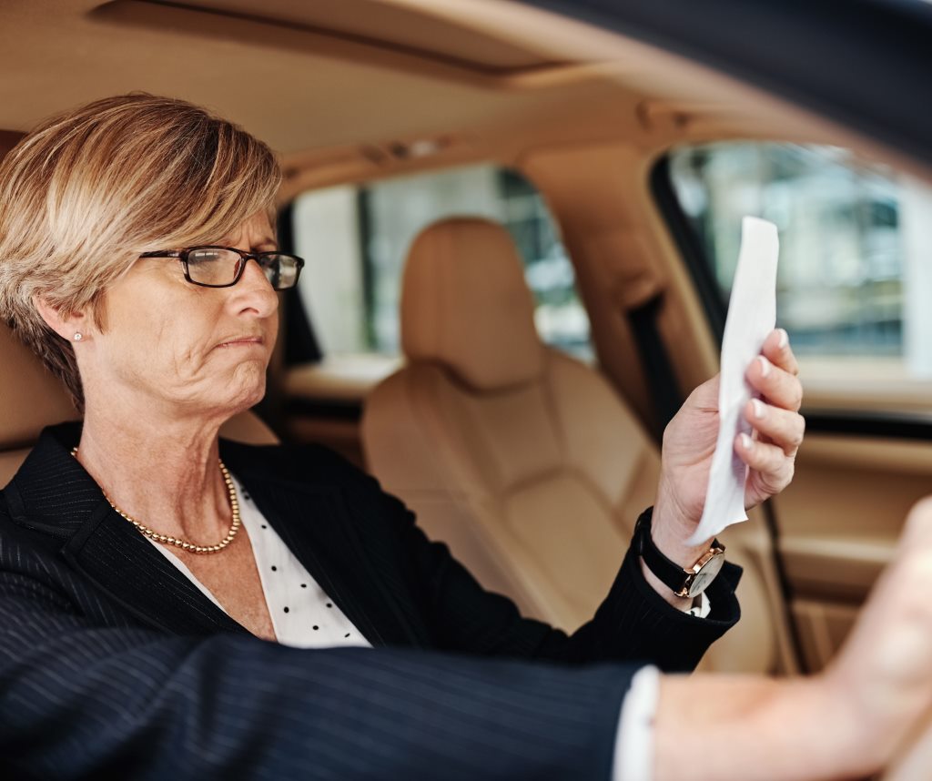 Privatūs automobilių stovėjimo aikštelių savininkai, išduodantys dideles baudas: kaip vairuotojai