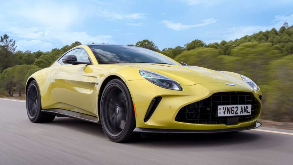 „Aston Martin“ apsikeiti
