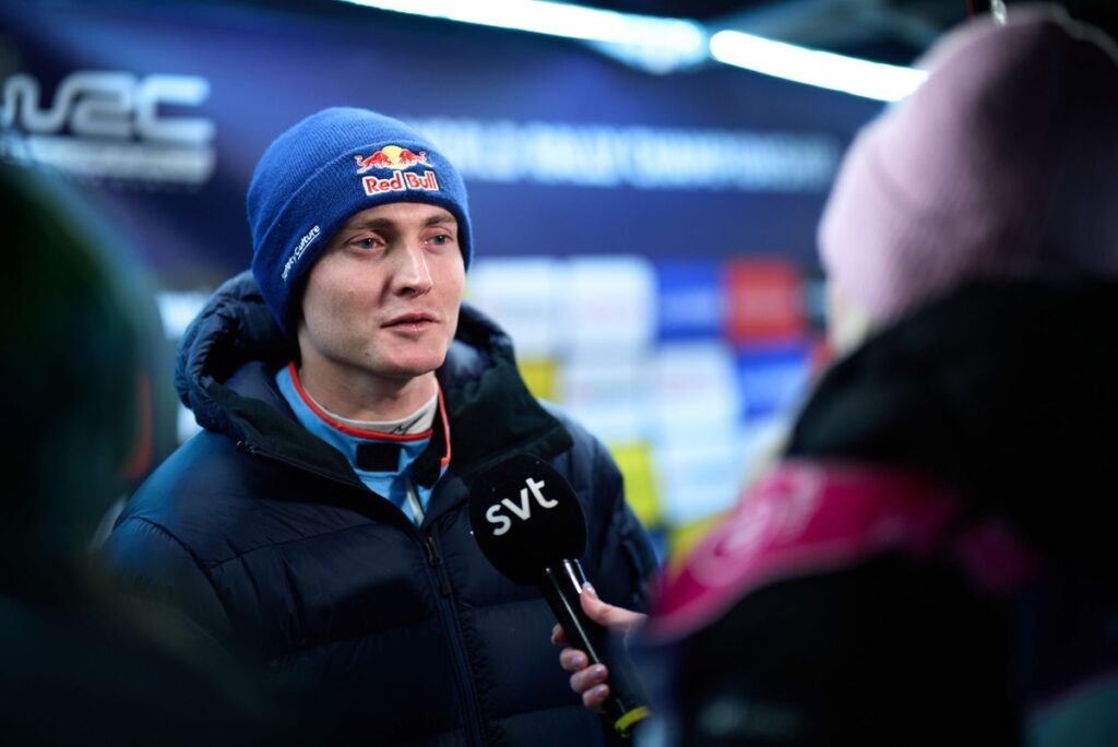 „FourMaux“ skyrė baudą už prisiekimą „WRC TV“ transliacijoje