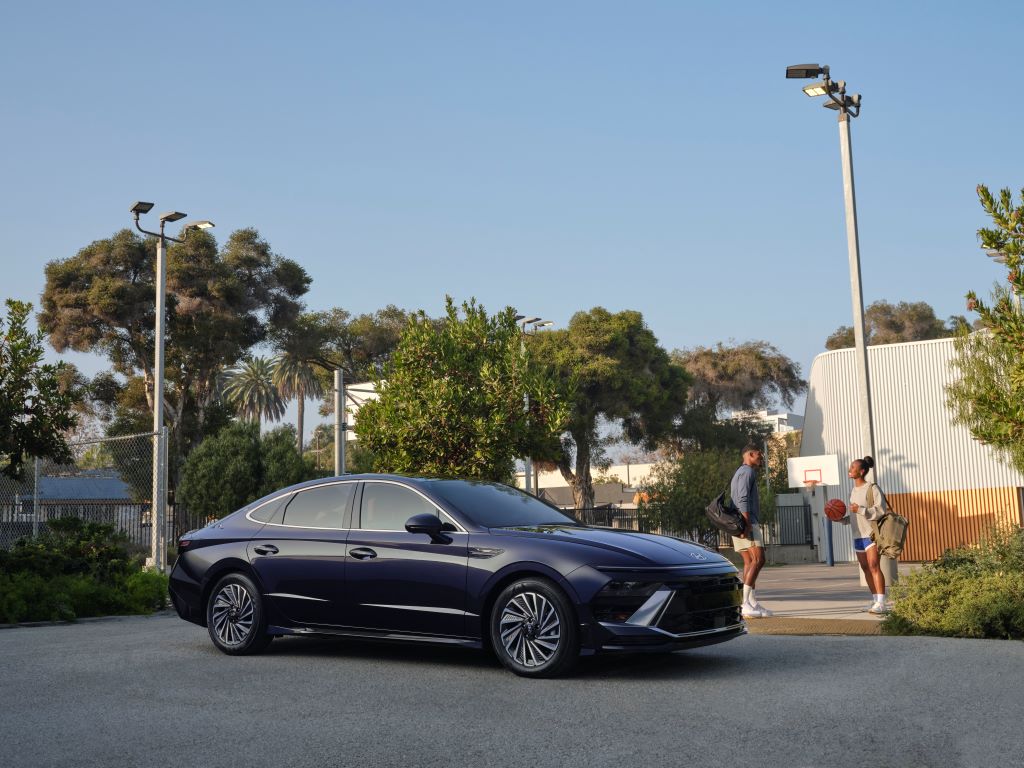 „Hyundai“ švenčia ryšį su 2025 m. „Sonata Hybrid“