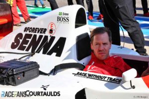 „Motorsport“ turi vystytis arba rizikuoti „visiškai dingus“, - sako Vettelis,