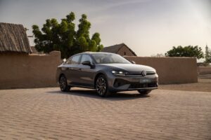 „Volkswagen“ Viduriniai Rytai pristato visiškai naują pasą ir Jetta