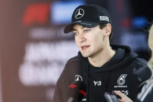Russellas: „Mercedes“ tikrinimas „nelabai teisingas“, net jei „sportas taip vyksta“
