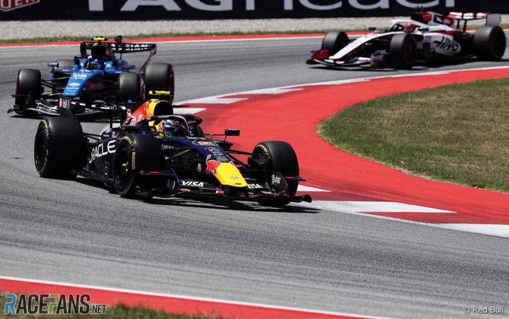 „Red Bull“ pasirodė „daug geriau nei tikėtasi“ Katalonijoje – Hadžare