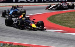 „Red Bull“ pasirodė „daug geriau nei tikėtasi“ Katalonijoje – Hadžare